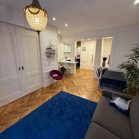 Apartment Champs Elysees - Prestigious 1br - Sleeps 5 Paris