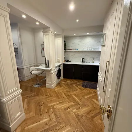 Standing - Champs Elysee פריז