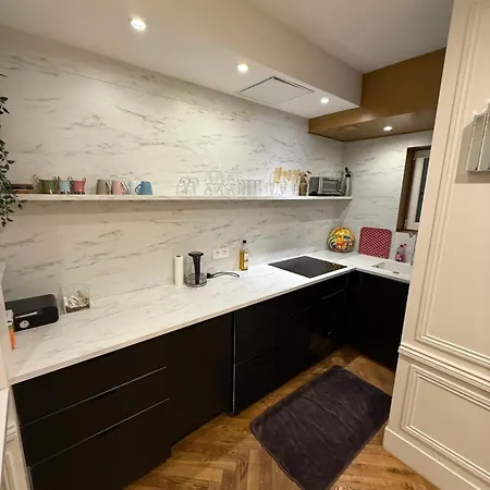 Champs Elysees - Prestigious 1br - Sleeps 5 Apartment *