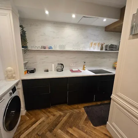 Champs Elysees - Prestigious 1br - Sleeps 5 Apartment Paris