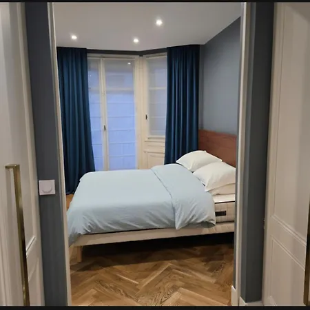 Apartment Champs Elysees - Prestigious 1br - Sleeps 5 *