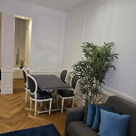 Apartment Standing - Champs Elysee Paris