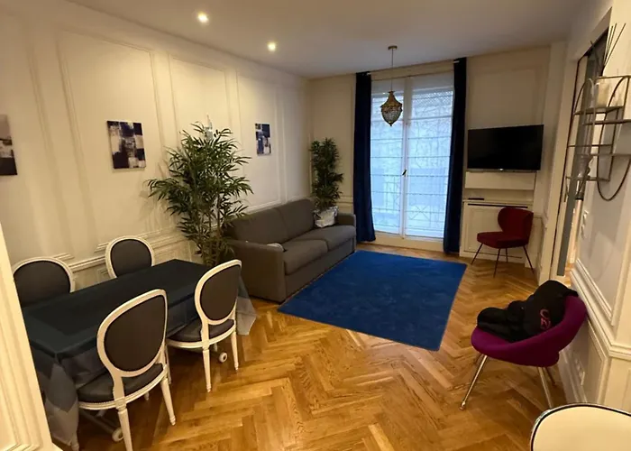 Standing - Champs Elysee